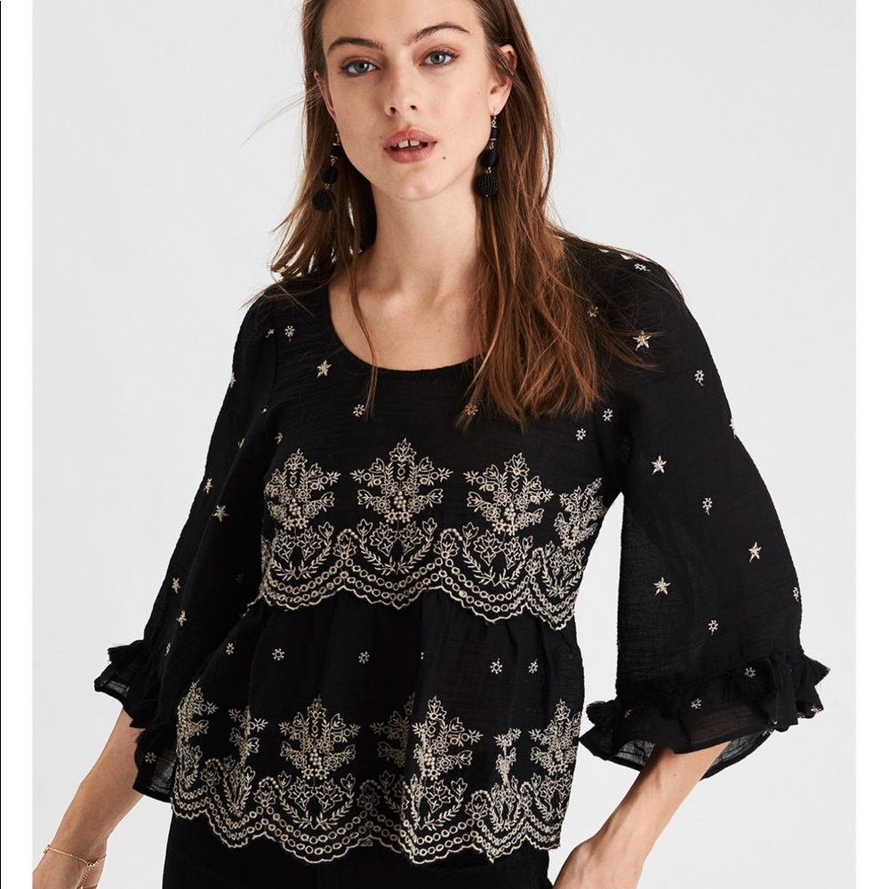 American Eagle women’s bell sleeve blue top